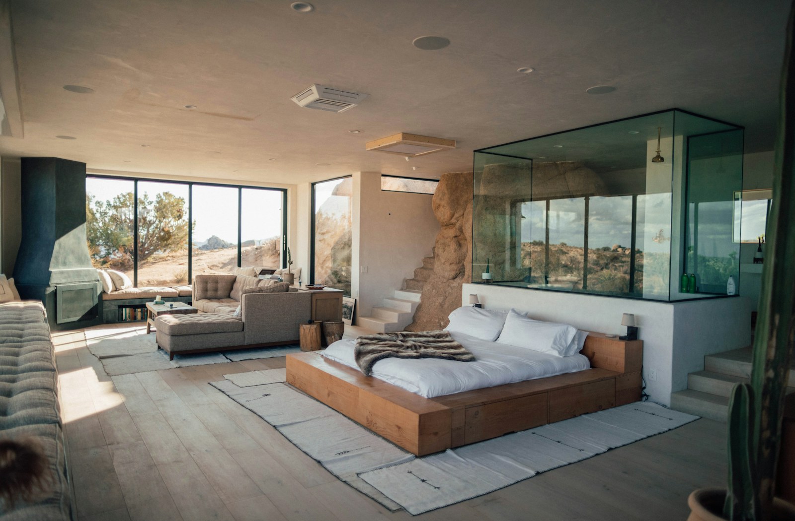Modern Short-Stay Deluxe Room in Meru